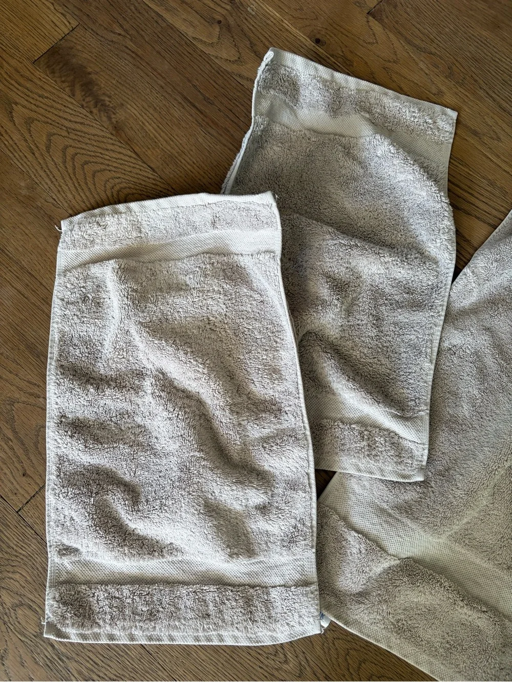 Matouk light gray Bath Mat 2 hand towels, and 2 washcloths